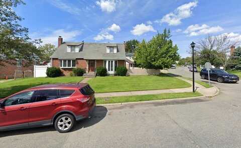 29 Molyneaux Road, Valley Stream, NY 11580