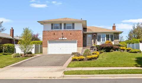 21 Felice Lane, Plainview, NY 11803