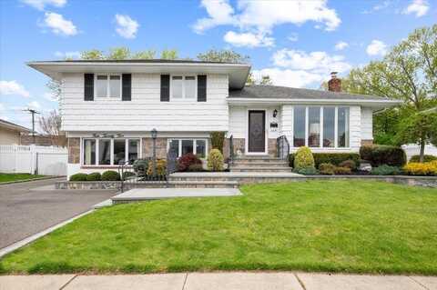 425 N Queens Avenue, Massapequa, NY 11758