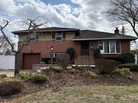 7 SE Park Drive, Massapequa Park, NY 11762