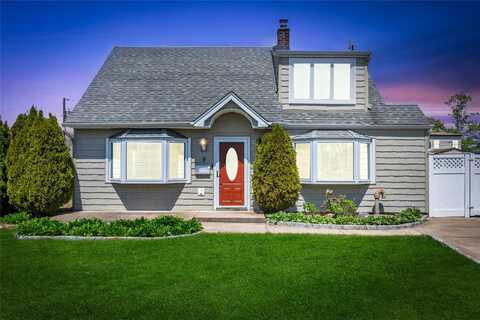 9 Snapdragon Lane, Levittown, NY 11756