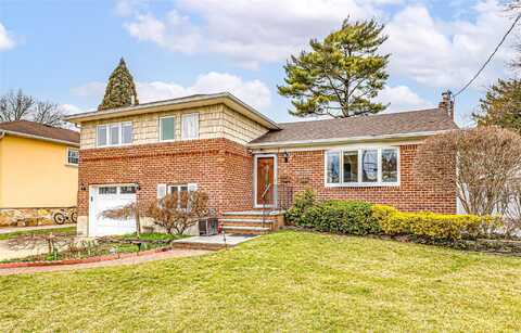 18 Tudor Road, Hicksville, NY 11801