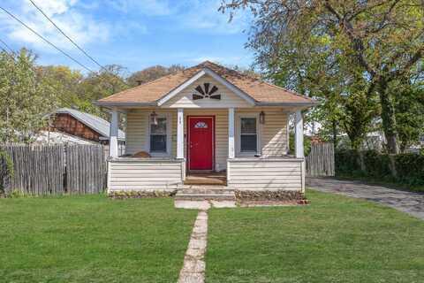 15 Riverview Court, Patchogue, NY 11772