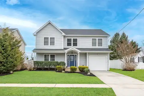 129 E Belle Terre Avenue, Lindenhurst, NY 11757