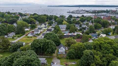 12 Gay St Place, Rockland, ME 04841