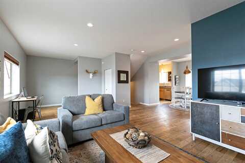 825 Crestmont Way, Missoula, MT 59803