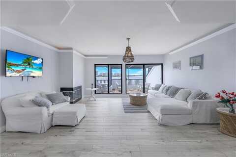 410 La Peninsula, NAPLES, FL 34113