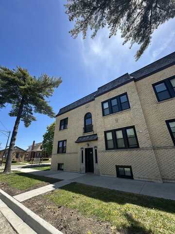 5701 W Seminole Street, Chicago, IL 60646