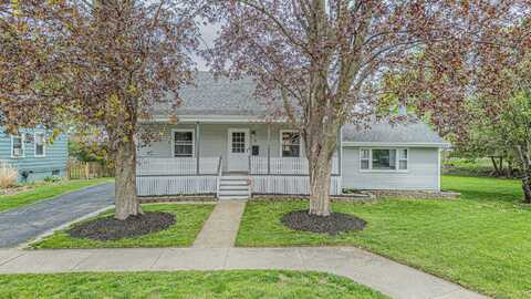 9 Lincoln Avenue, East Dundee, IL 60118