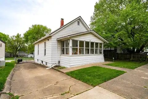 906 E Chestnut Street, Bloomington, IL 61701