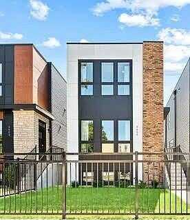 3358 W Evergreen Avenue, Chicago, IL 60651