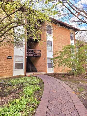5538 E Lake Drive, Lisle, IL 60532