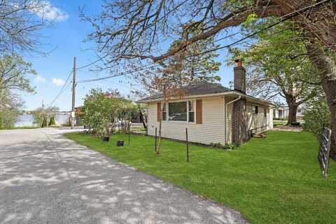124 Roosevelt Avenue, Wauconda, IL 60084