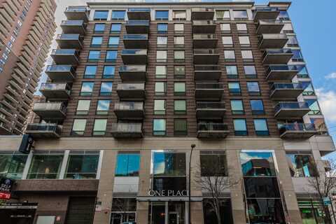 1 E 8th Street, Chicago, IL 60605
