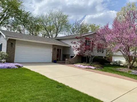 1994 Brentwood Lane, Wheaton, IL 60189