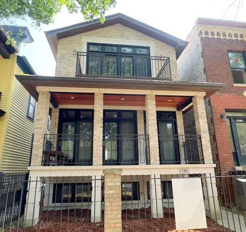 1745 W Cornelia Avenue, Chicago, IL 60657