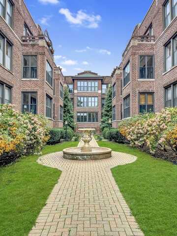 743 W Cornelia Avenue, Chicago, IL 60657