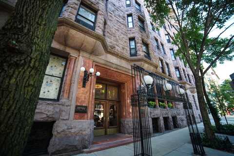 2800 N Pine Grove Avenue, Chicago, IL 60657