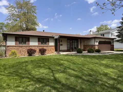 2804 Wellington Way, Bloomington, IL 61704