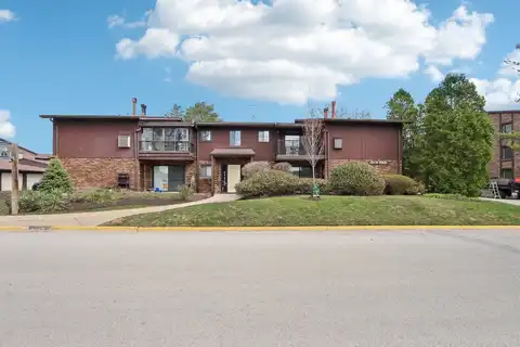 68 Pier Drive, Westmont, IL 60559