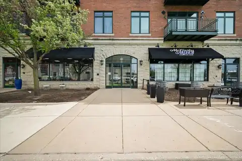 140 S River Street, Aurora, IL 60506