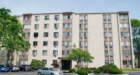 9720 S PULASKI Road, Oak Lawn, IL 60453