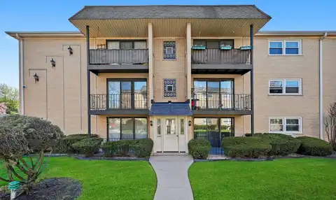 6568 W Roscoe Street, Chicago, IL 60634