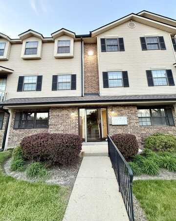 353 S Whispering Hills Drive, Naperville, IL 60540
