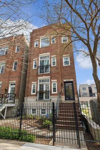 1645 W Wolfram Street, Chicago, IL 60657
