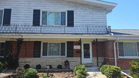 7013 W Greenleaf Avenue, Niles, IL 60714