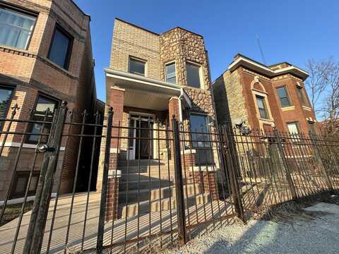 2902 W Diversey Avenue, Chicago, IL 60647