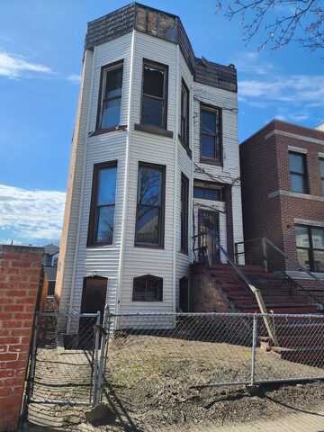 3362 S Giles Avenue, Chicago, IL 60616