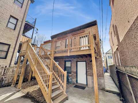 2735 W Potomac Avenue, Chicago, IL 60622
