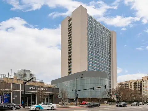 500 W Superior Street, Chicago, IL 60654