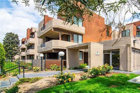 7826 Topanga Canyon Boulevard, Canoga Park, CA 91304