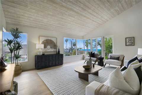 2240 Hillview Drive, Laguna Beach, CA 92651