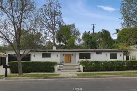 24020 Oxnard Street, Woodland Hills, CA 91367