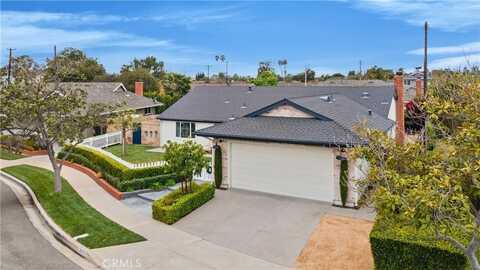 2879 Regis Lane, Costa Mesa, CA 92626