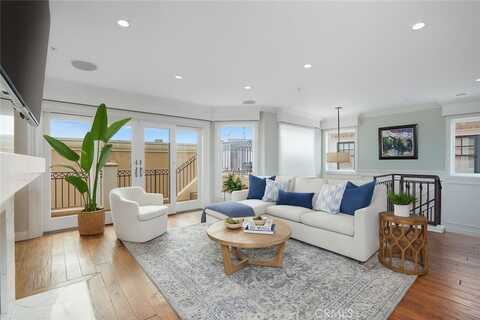 617 Crest Drive, Manhattan Beach, CA 90266