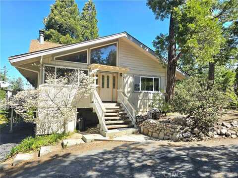943 Grass Valley Road, Lake Arrowhead, CA 92352