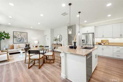 906 El Paseo, Lake Forest, CA 92610