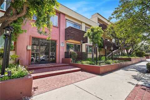 5414 Newcastle Avenue, Encino, CA 91316