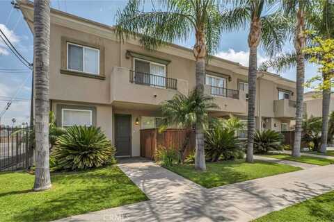 7132 Farralone Avenue, Canoga Park, CA 91303