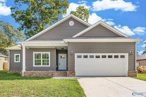 402 Woodall Street SW, Hartselle, AL 35640