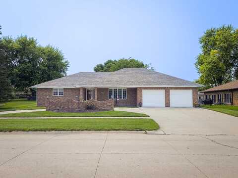 1409 Hillview Dr, Norfolk, NE 68701