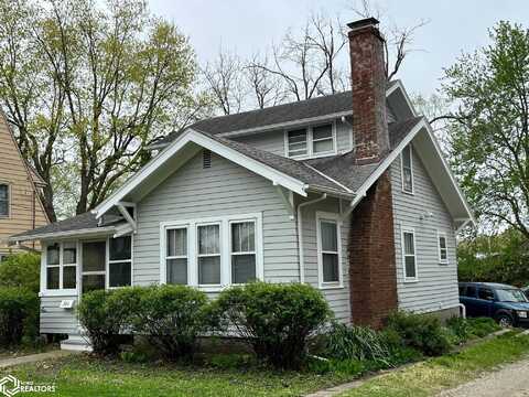 304 E Kirkwood Avenue, Fairfield, IA 52556