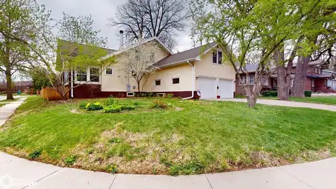 20 S Crescent Drive, Mason City, IA 50401