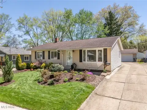 1069 Middlecoff Drive, Akron, OH 44313