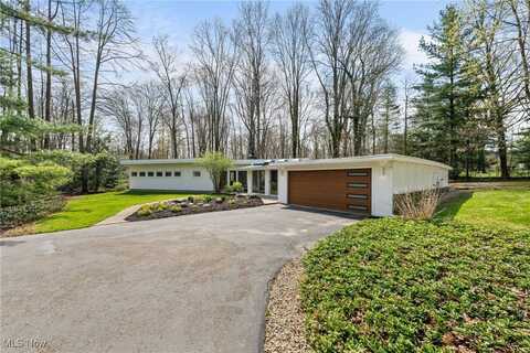 15883 Sylvan Road, Chagrin Falls, OH 44022