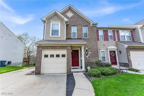 1220 Wellingshire Circle, Cuyahoga Falls, OH 44221